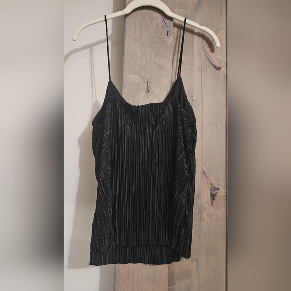 H&M Black plisse spaghetti strap top. Size Small - Picture 7 of 9